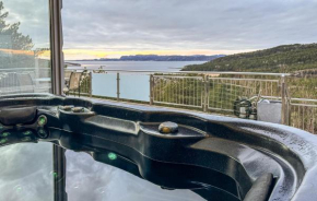 Awesome Home In Fevåg With Jacuzzi
